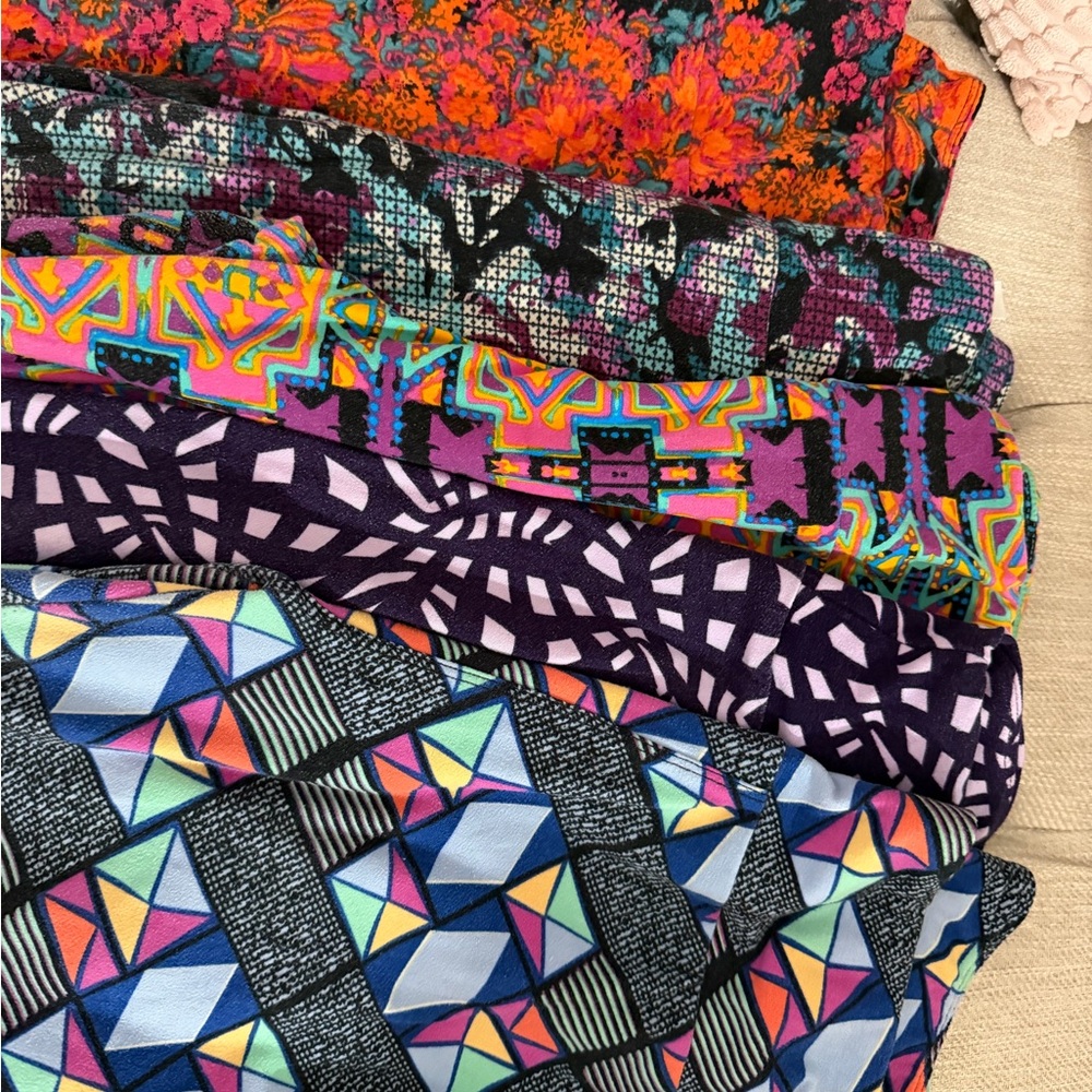 One size Lularoe leggings 5 pairs. - Picture 2 of 5